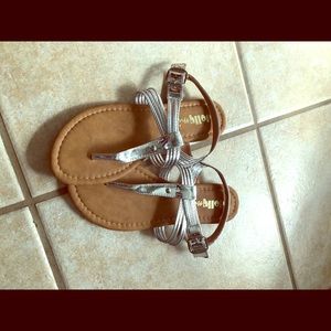 NWOT Dollymix size 7 silver sandal